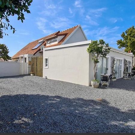 Second Best Accommodation Іст-Лондон Екстер'єр фото